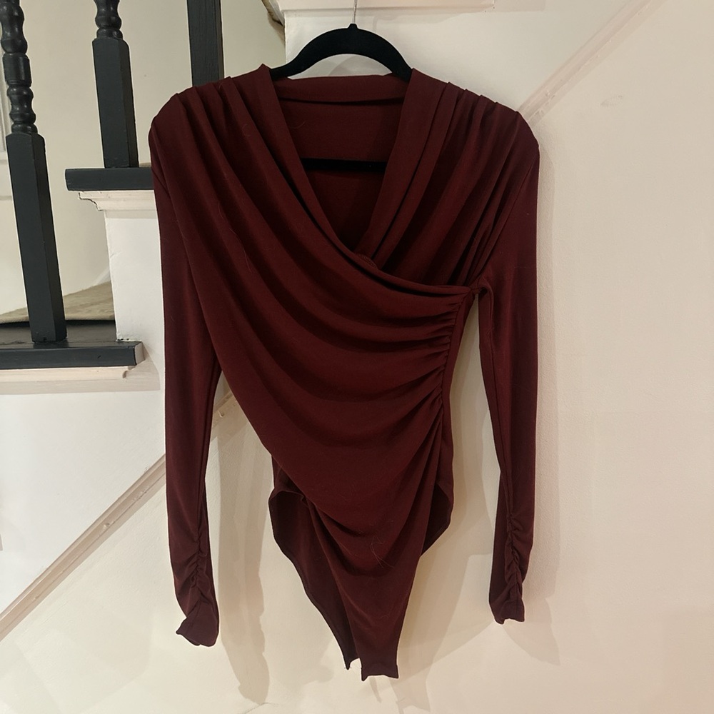Commense Crisscross Long-Sleeve Bodysuit - Burgundy